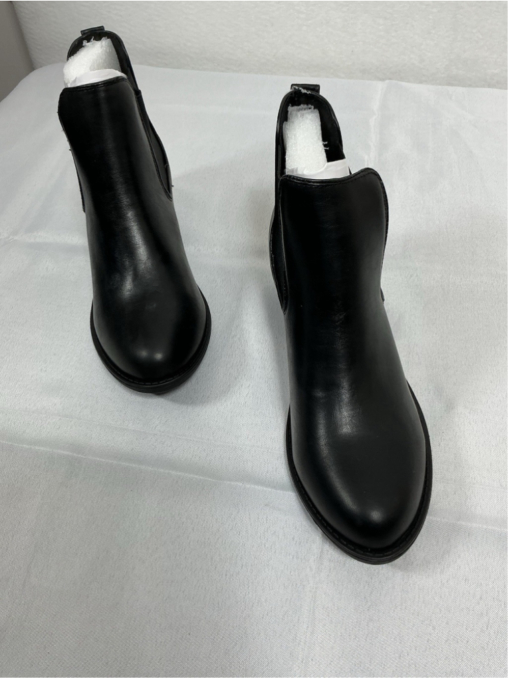 Woman’s New Soda Chelsea Pull On Bootie Size 8.5 Black Faux Leather Block Heel - Picture 2 of 7